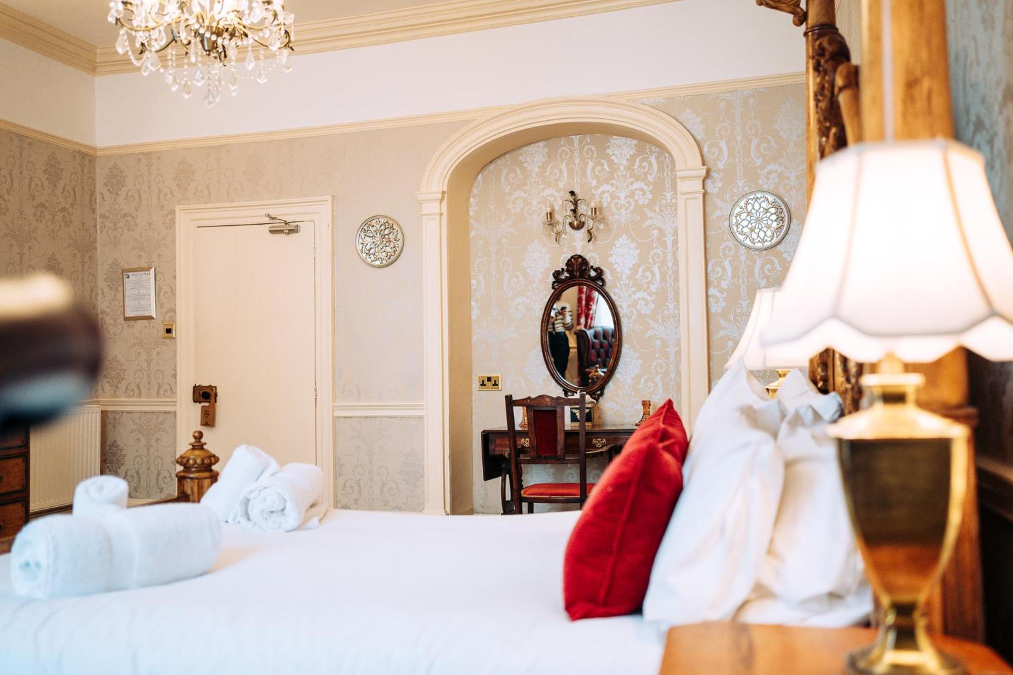 The Royal Lion Hotel Lyme Regis Chambre photo